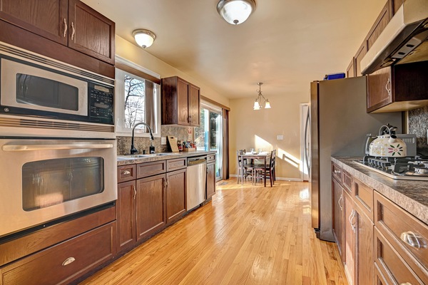 KĂŒhlschrank, Mikrowelle, Ofen, Herdplatte