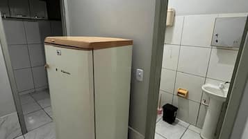 Dusch, handdukar, tvål och toalettpapper