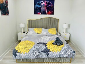 4 chambres, fer et planche à repasser, lit de bébé portatif, Wi-Fi