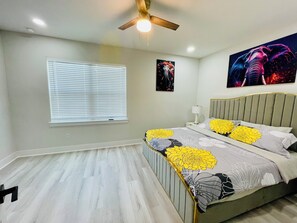 4 bedrooms, iron/ironing board, WiFi, bed sheets