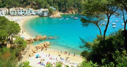 Large villa close to the best beaches of the Costa Brava.