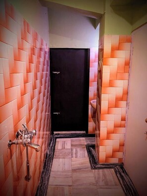 Gemeinsamer Comfort-Schlafsaal, Bergblick | Badezimmer | Dusche, Seife, Toilettenpapier