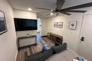 1 bedroom, iron/ironing board, WiFi, bed sheets - Downstairs UO, Autzen, Amazon Pk (Eugene)