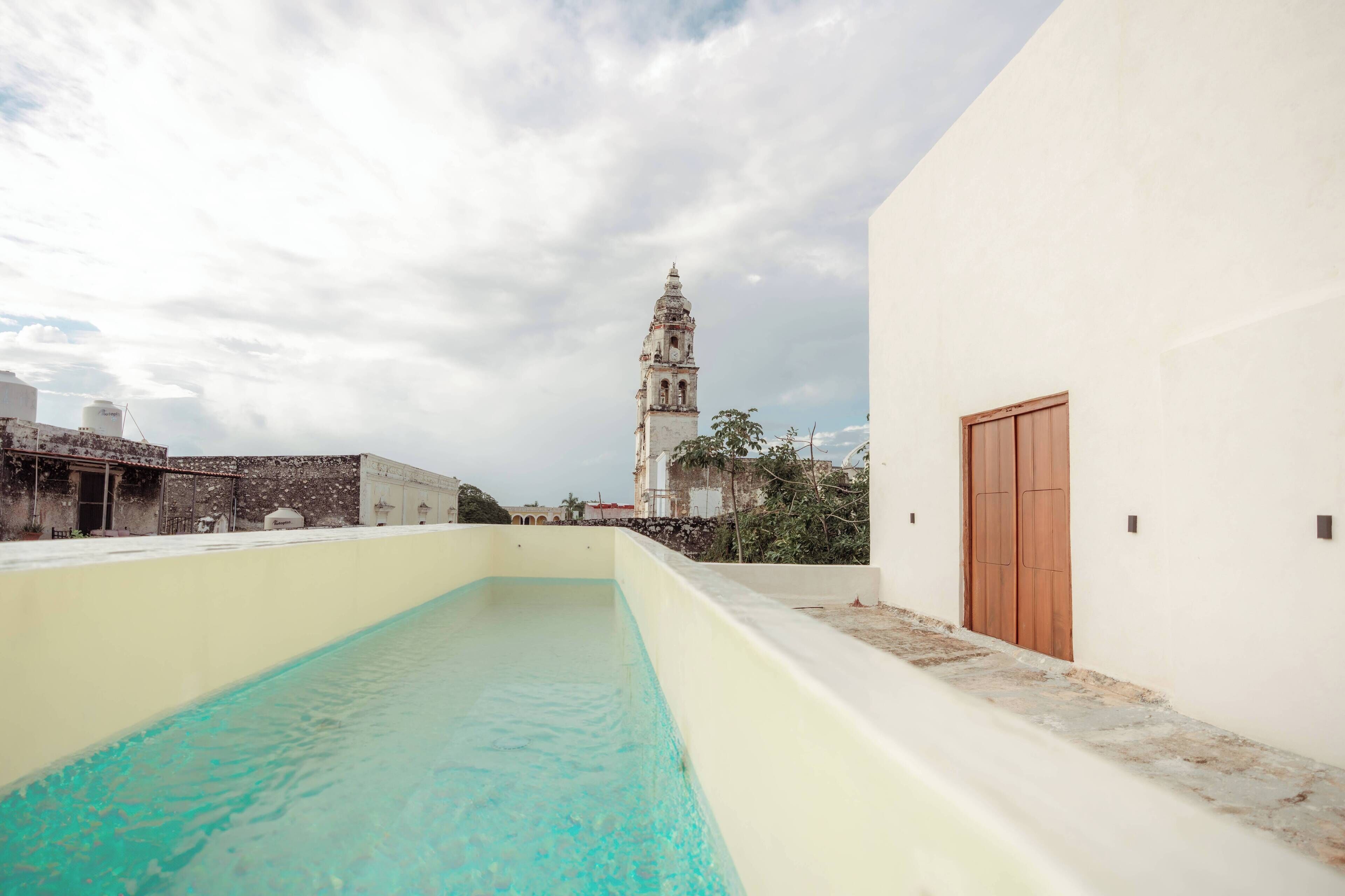 2 albercas al aire libre 