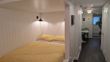 Iron/ironing board, WiFi, bed sheets