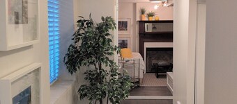 Chic Studio suite on Main St.: Explore Vancouver's vibrant culture & cuisine!