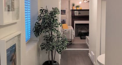 Chic Studio suite on Main St.: Explore Vancouver's vibrant culture & cuisine!