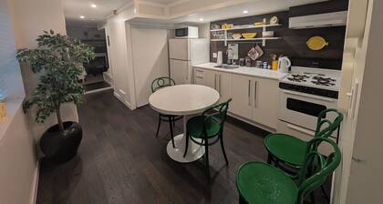 Chic Studio suite on Main St.: Explore Vancouver's vibrant culture & cuisine!