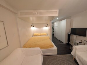 Tabla de planchar con plancha, wifi y ropa de cama 