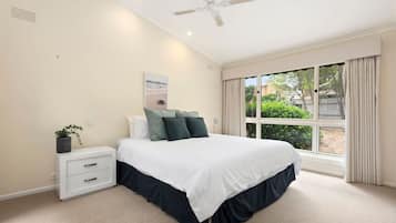 Desk, iron/ironing board, WiFi, bed sheets