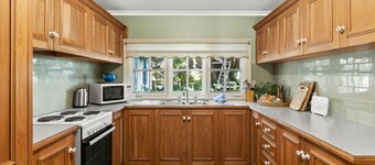 Carrick Cottage on the waterfront