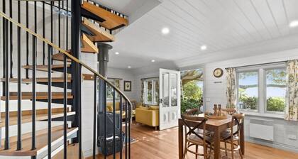 Coton Cottage on the waterfront