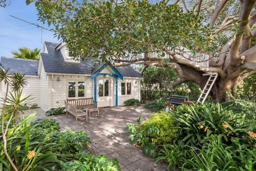 Coton Cottage on the waterfront