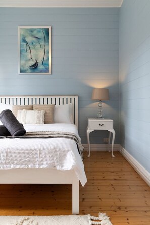 3 slaapkamers, een strijkplank/strijkijzer, wifi, beddengoed