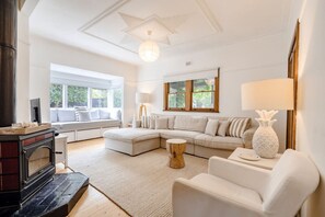 Televisio, takka, videopelejä