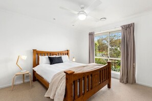 3 makuuhuonetta, silitysrauta/-lauta, Wi-Fi, vuodevaatteet