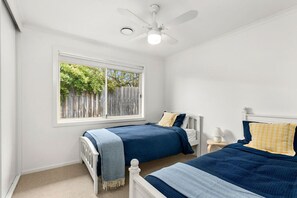 3 bedrooms, iron/ironing board, WiFi, bed sheets