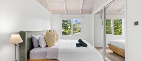 4 bedrooms, WiFi, bed sheets