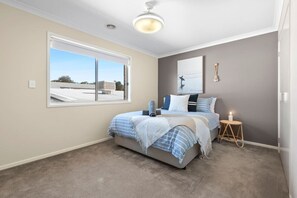 4 室のベッドルーム、アイロン / アイロン台、WiFi、ベッドシーツ