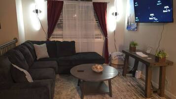 Smart TV, chimenea, videojuegos y tenis de mesa