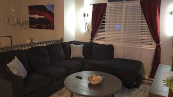 Smart TV, chimenea, videojuegos y tenis de mesa