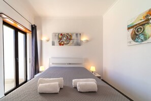 2 habitaciones, tabla de planchar con plancha, internet y ropa de cama 