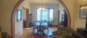 Historic Family 6-bedroom home on delightful 2nd Street in Oakland, MD 