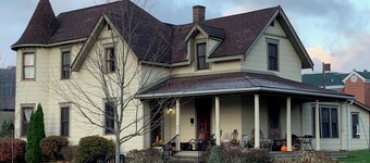 Historic Family 6-bedroom home on delightful 2nd Street in Oakland, MD 