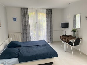 2 bedrooms, travel cot, WiFi, bed sheets