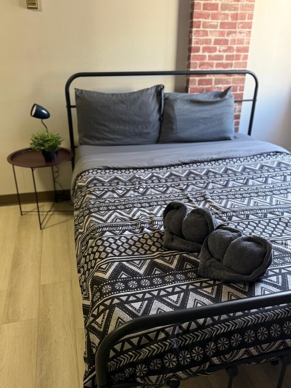 1 chambre, fer et planche à repasser, Wi-Fi, draps fournis