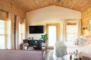 1 habitación, tabla de planchar con plancha, wifi gratis y ropa de cama