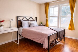 3 Schlafzimmer, Schreibtisch, Bügeleisen/Bügelbrett, WLAN