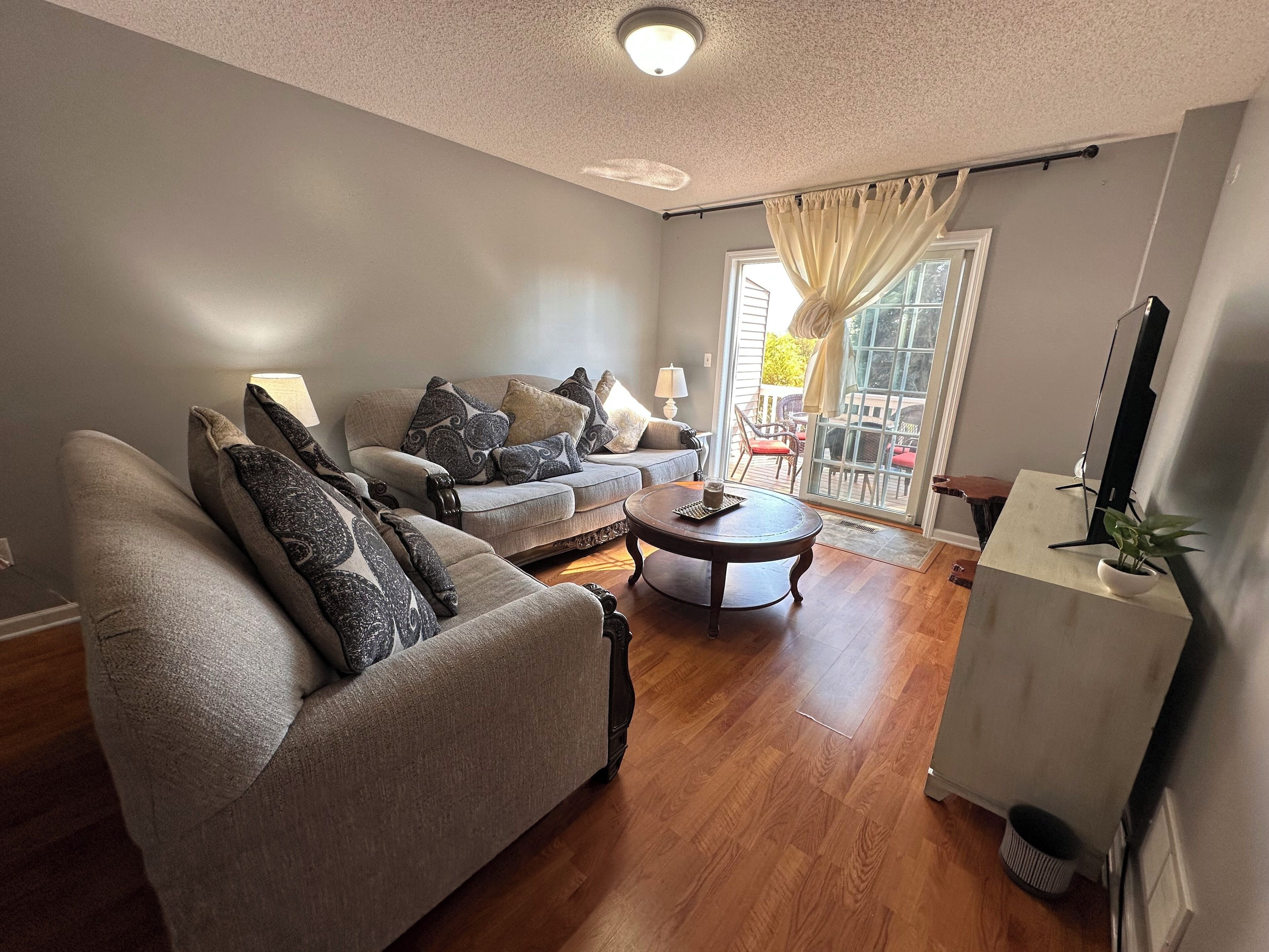 Smart TV, fireplace, video games