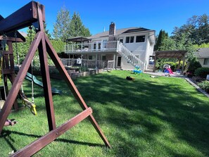 Children's area - Guest Suite nestled in nature close to hiking trails and Ledgeview golf course (Abbotsford)