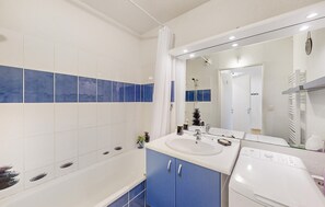 Hair dryer - 2 bedroom lovely apartment in Bagnères-de-Bigorre (Bagnères-de-Bigorre)