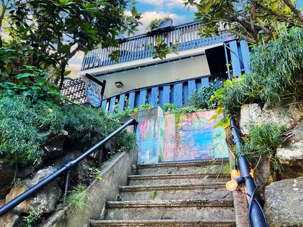 Exterior detail - View 1-bedroom apartment in marvelous Seattle with private HotTub, A/C, sleeps 5 (Seattle)