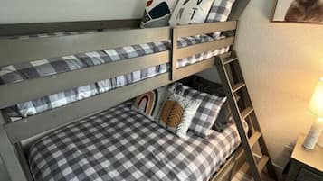 3 bedrooms, desk, iron/ironing board, travel crib