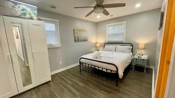 2 bedrooms, desk, iron/ironing board, WiFi