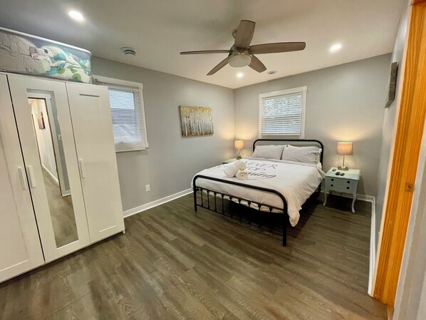 2 bedrooms, desk, iron/ironing board, WiFi