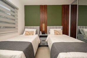 3 chambres, coffre-fort, bureau, fer et planche à repasser