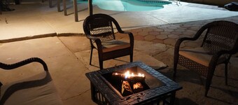 Chic 1-bedroom side apartment in quiet neighborhood. No shared area.Private Pool