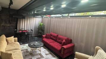 In-room safe, soundproofing, free WiFi