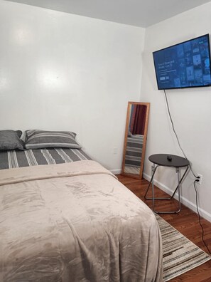 Family Room, 1 Queen Bed, Non Smoking, Shared Bathroom | Bathroom | Combined shower/tub, free toiletries, hair dryer, towels - Fada Guest House 38 Yates Ave Newark NJ (Newark)