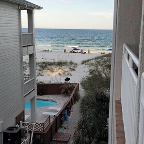 Property grounds - Cozy Gulf-Side Studio Sugar Beach 235 (Orange Beach)