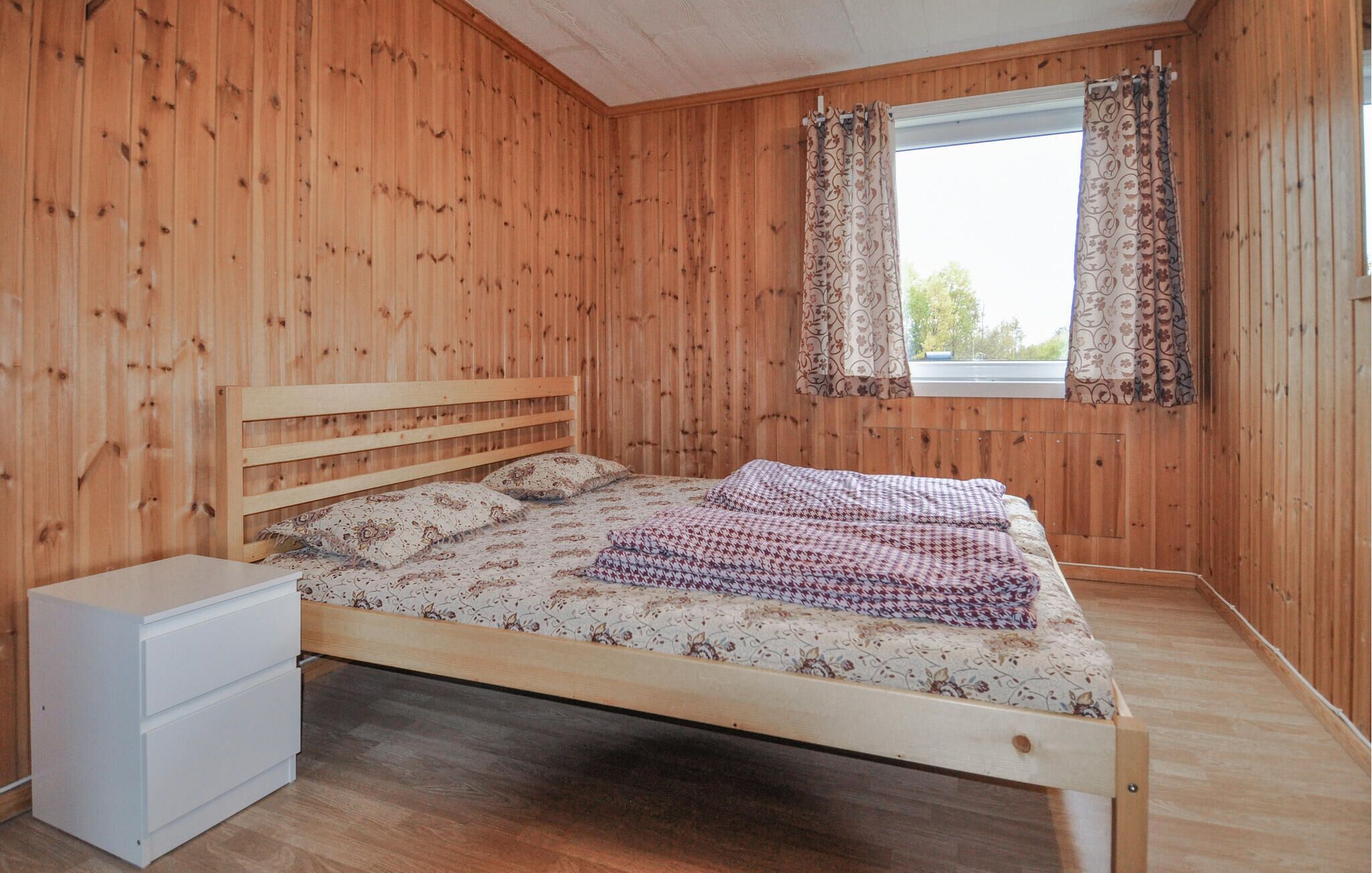 2 bedrooms, travel cot