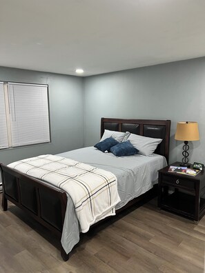 2 chambres, fer et planche à repasser, lit parapluie, Wi-Fi gratuit