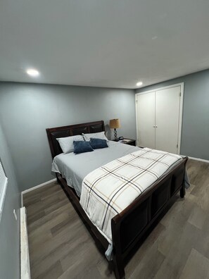 2 bedrooms, iron/ironing board, travel cot, free WiFi