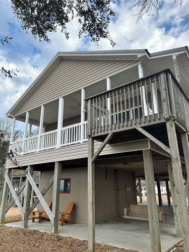 Charming 3 bedroom house with waterfront views