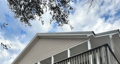 Charming 3 bedroom house with waterfront views