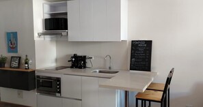 Microwave, oven, stovetop, coffee/tea maker